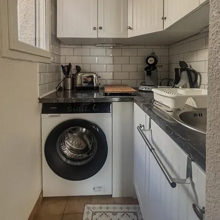 Maison Tres Paisible , Face A L'etang Avec Terrasse Gruissan