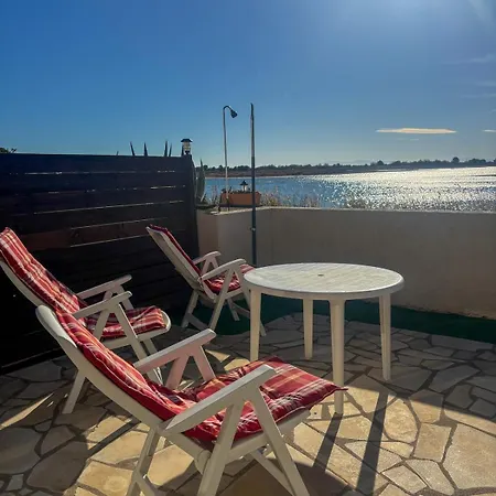 Maison Tres Paisible , Face A L'etang Avec Terrasse 別荘 *